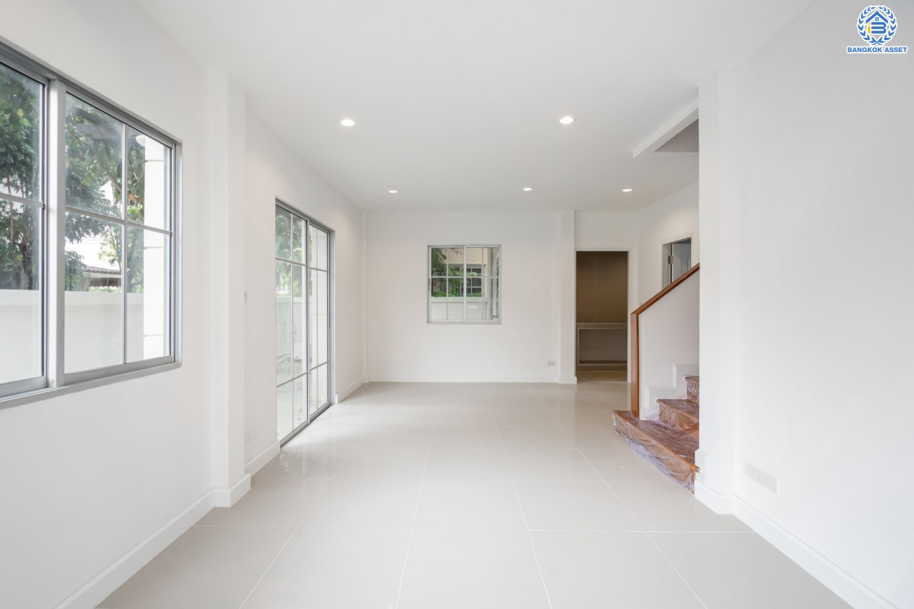 บ้านมือสองตกแต่งใหม่ ม.เดอะวิลล่า ราชพฤกษ์-ท่าอิฐ หลังมุม แบรนด์ Property Perfect โซนต้นโครงการ เดินทางสะดวก เนื้อที่ 23.9 ตร.ว. ฟังก์ชัน 3 ห้องนอน 2 ห้องน้ำ จอดรถได้ 1 คัน บนทำเลเชื่อมต่อทั้ง ถ.รัตนาธิเบศร์ และถ.ราชพฤกษ์ และเพียง 10 นาทีถึงรถไฟฟ้า "สถานีบางรักน้อยท่าอิฐ"...